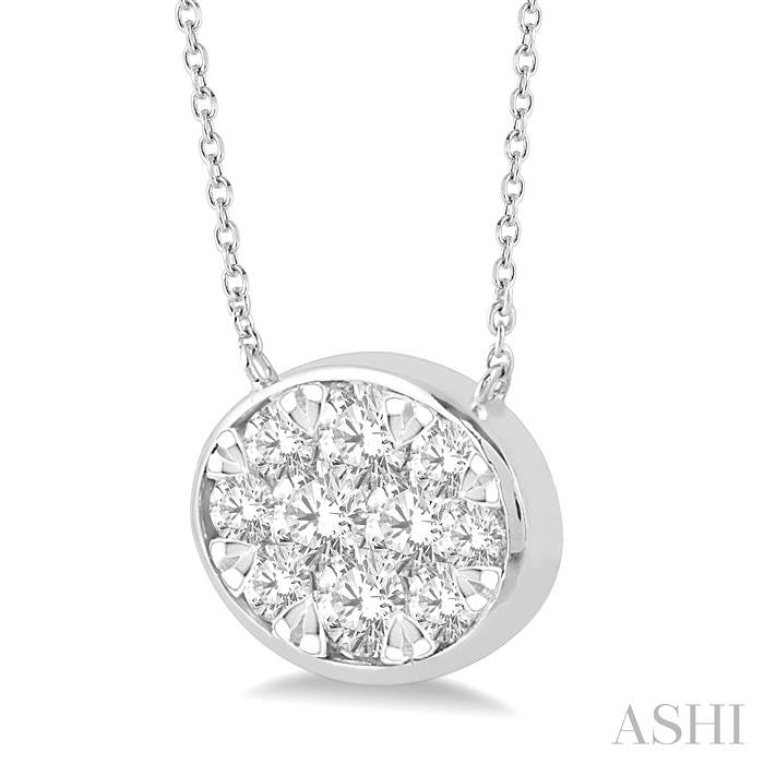 1/2 Ctw Oval Shape Shine Bright Diamond Pendant With Chain in 14K White Gold