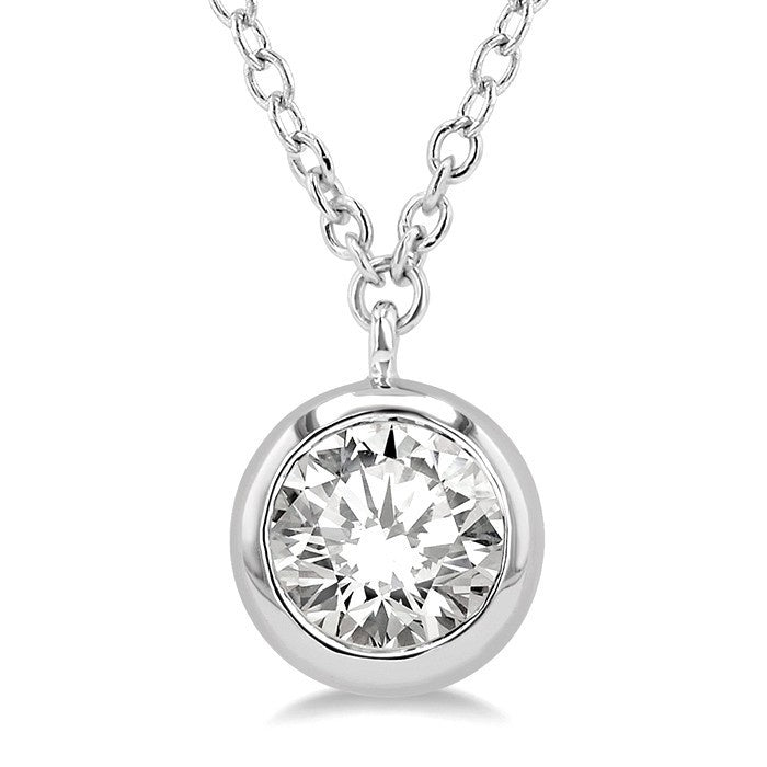 1/2 Ctw Round Cut Diamond Pendant With Chain in 14K White Gold