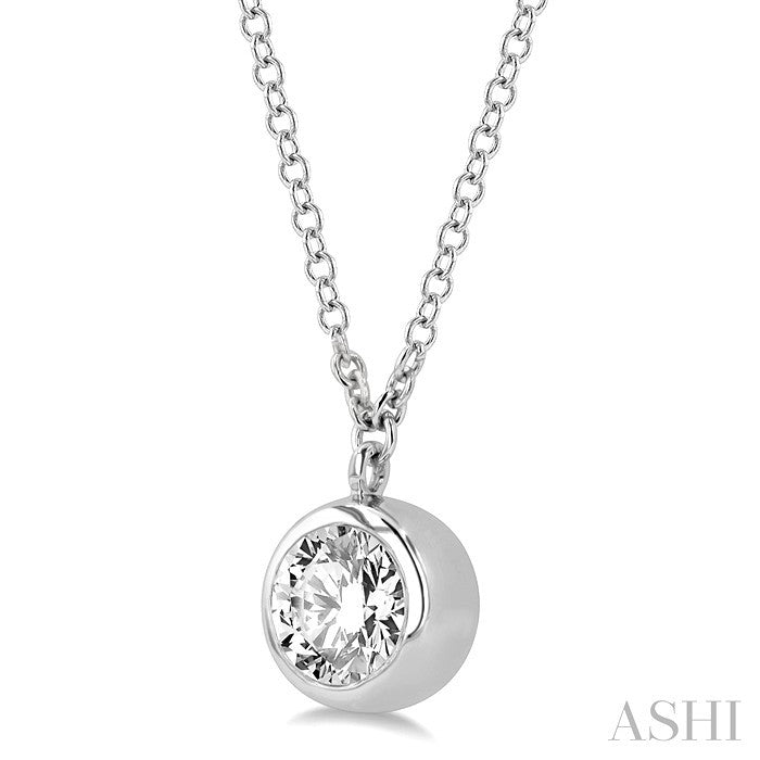 1/2 Ctw Round Cut Diamond Pendant With Chain in 14K White Gold