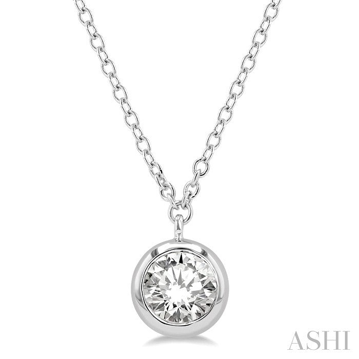 1/2 Ctw Round Cut Diamond Pendant With Chain in 14K White Gold