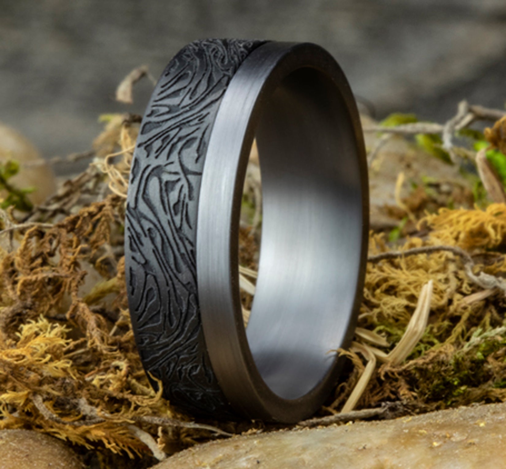 THE WARRIOR 7mm, Comfort fit, Grey and Darkened Tantalum, Faux mokume pattern
