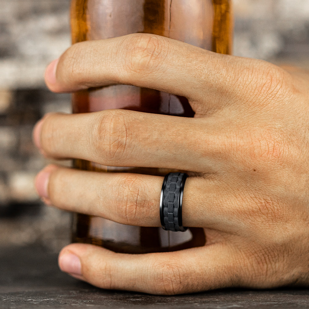 THE AVIATOR 9mm, Comfort fit, Black Titanium, Link patterned center, polished bevel edges