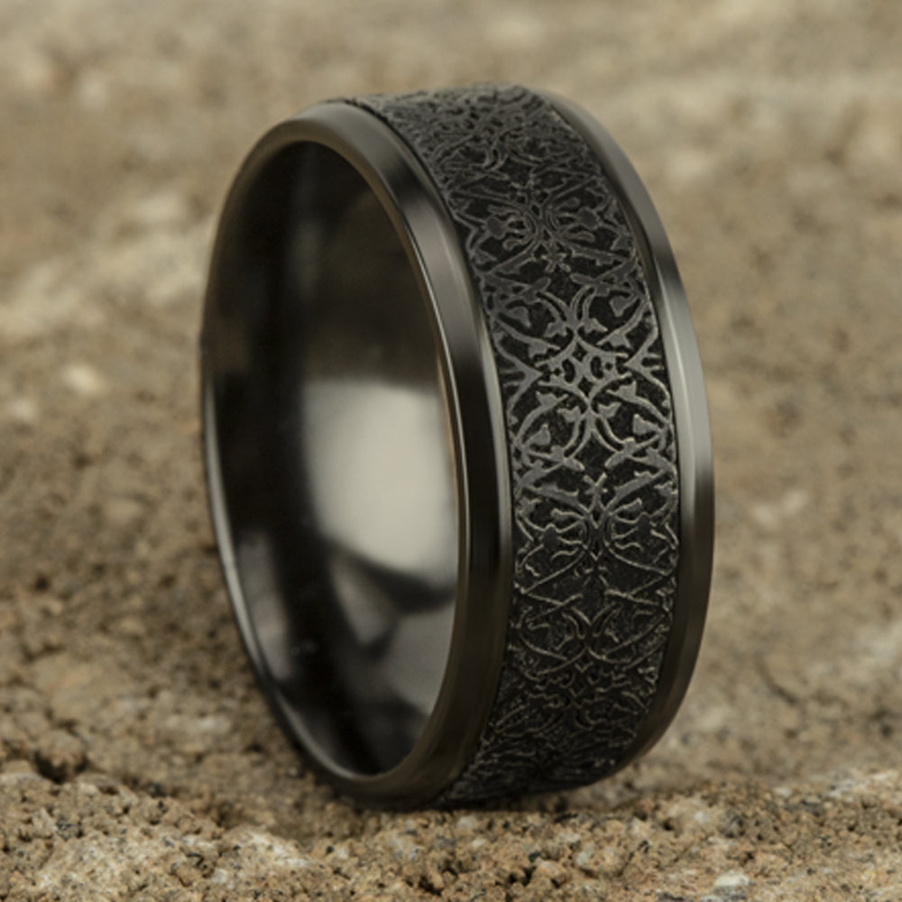 THE CONQUERER 9mm, Comfort fit, Black Titanium, Ottoman pattern, polished drop bevel edges