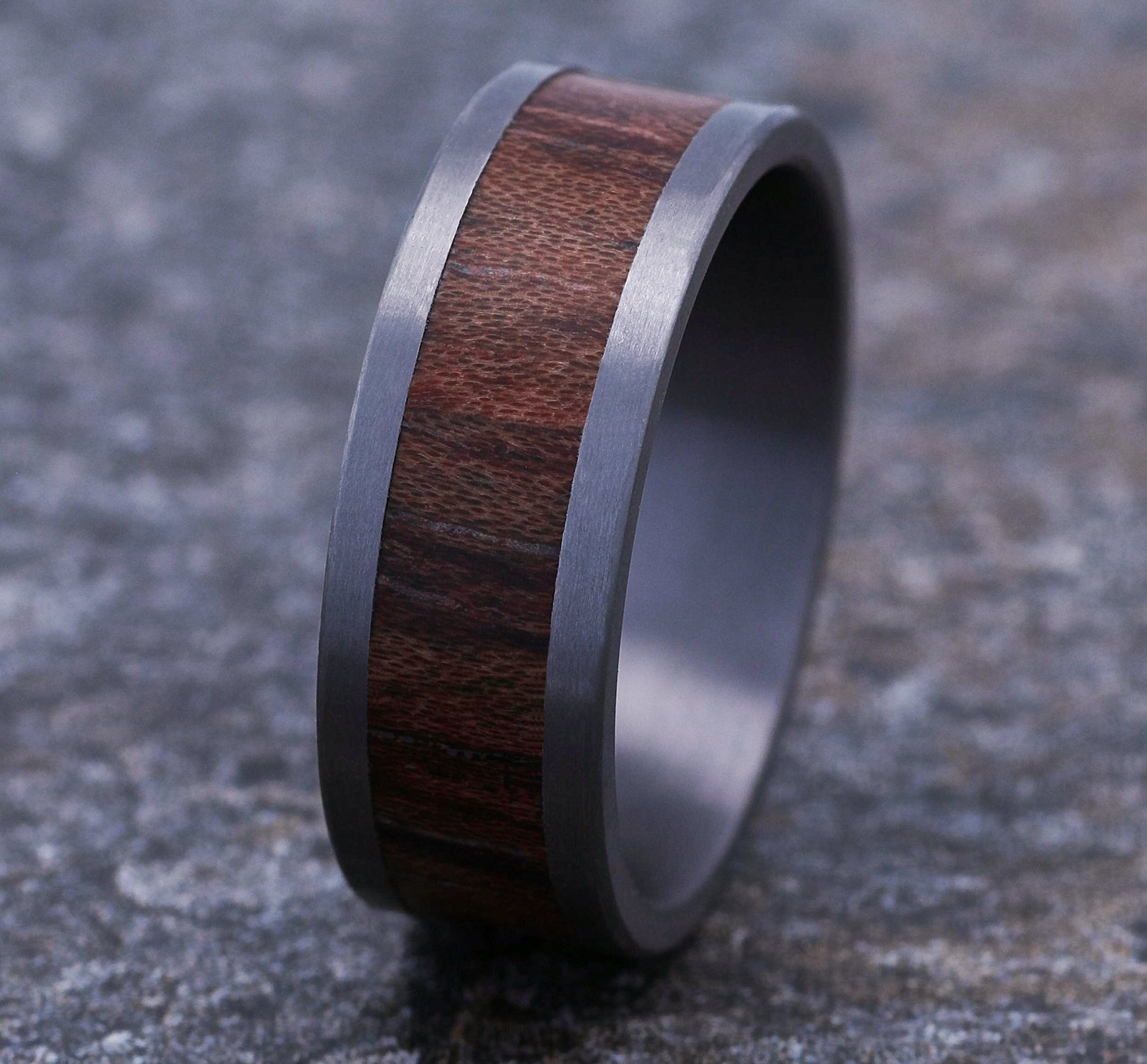 THE MAKER 8mm, Comfort fit, Grey Tantalum and Wood, Wooden center