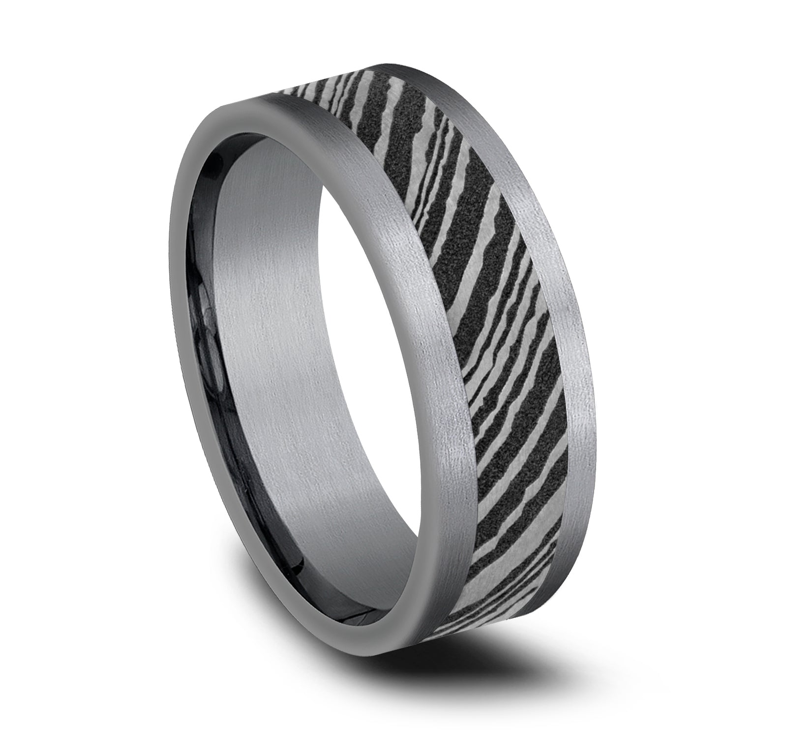 THE BUCK 8mm, Comfort fit, Grey Tantalum, Damascus designed center, straight edges