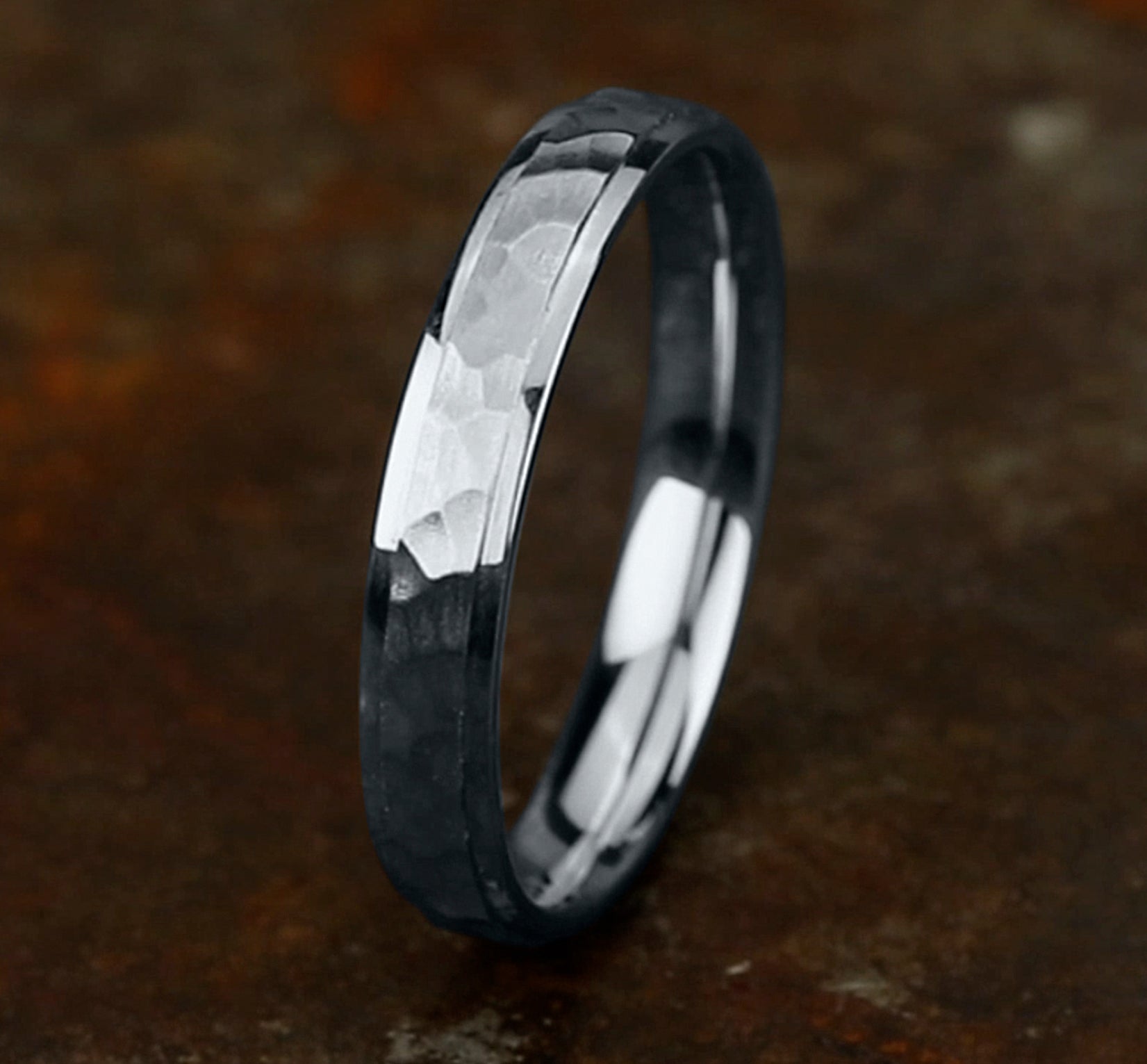 THE SWANSON 4mm, Comfort fit, 14K White Gold, Hammered center, polished round edges