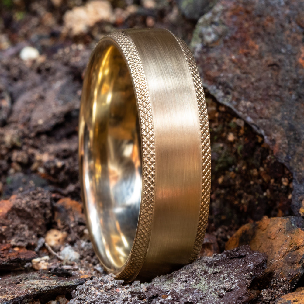 THE ROGUE 6.5mm, Comfort fit, 14K Yellow Gold, Satin finish center, knurl detailed edge