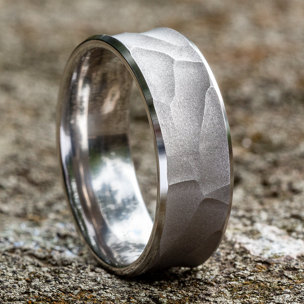 THE PHARAOH 8mm, Comfort fit, 14K White Gold, Wrinkled papyrus finish, polished bevel edges