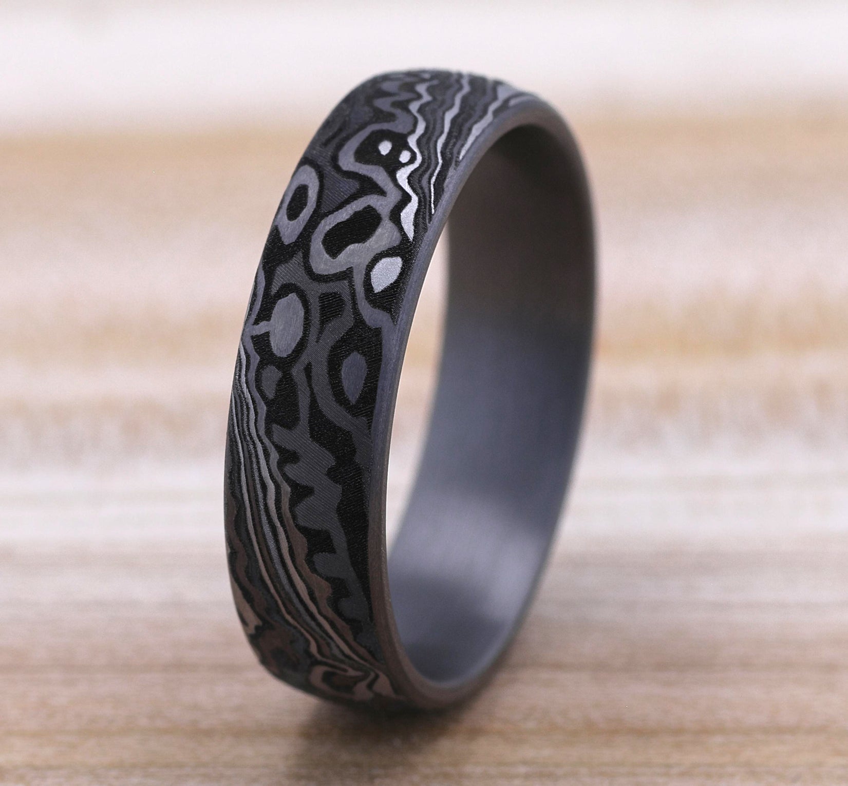 THE ACID ETCH 6mm, Comfort fit, Grey Tantalum, Unique Tamascus design