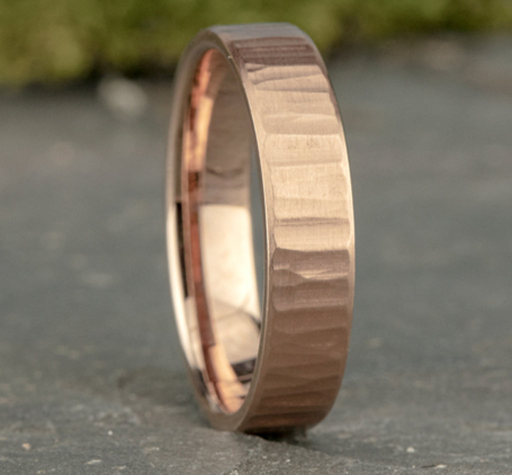 THE DREDGER 5mm, Comfort fit, 14K Rose Gold, Vertical hammered finish