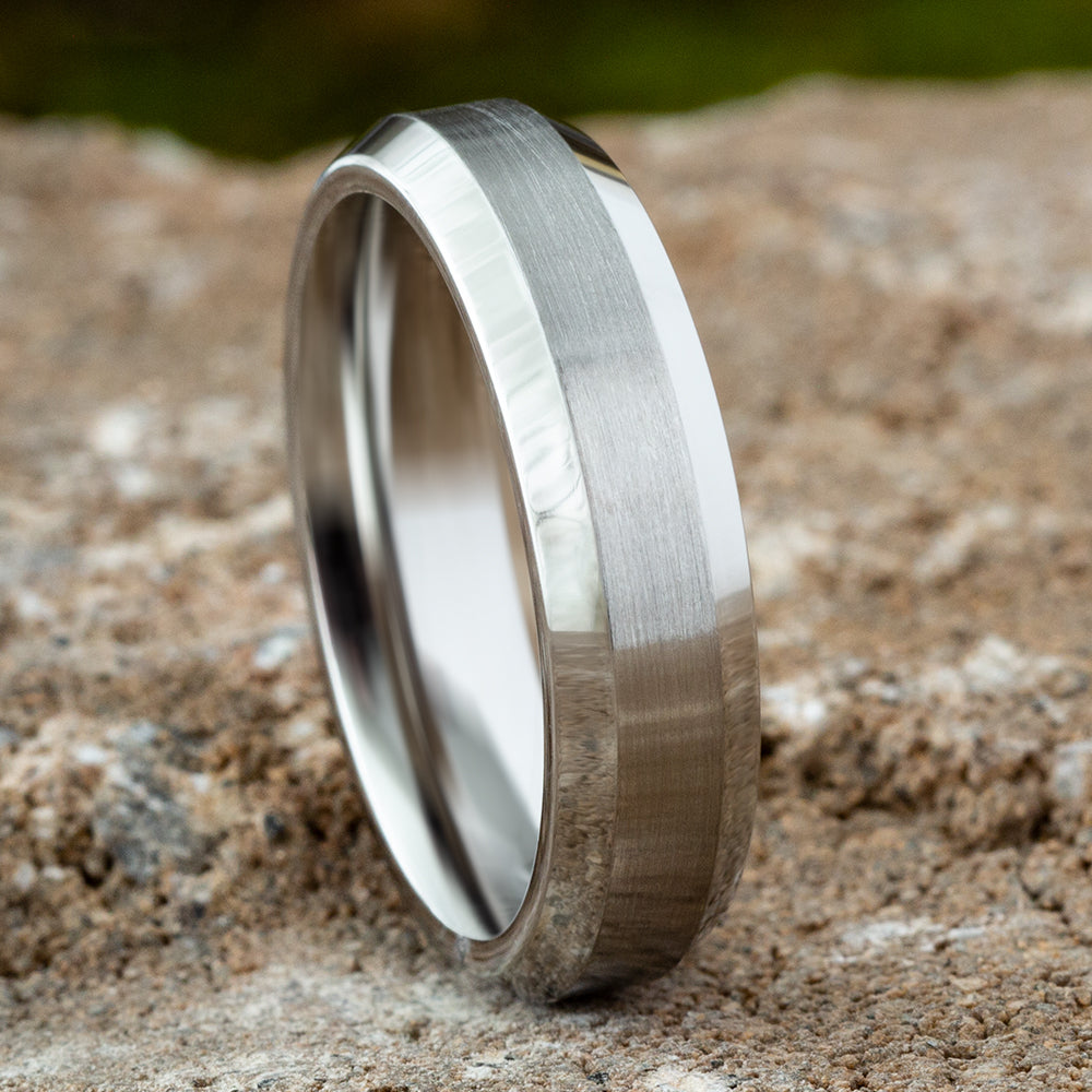 THE CHANCELLOR 6mm, Comfort fit, White Cobalt, Satin center, polished bevel edges