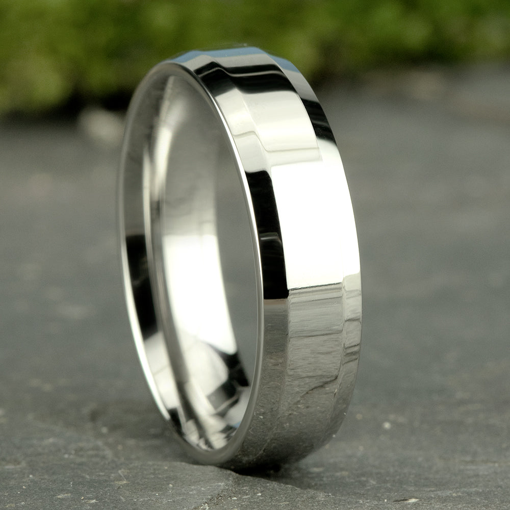 THE HIGHLAND 6mm, Comfort fit, 14K White Gold, High polished finish center and bevel edges