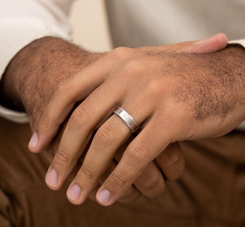 THE TITAN 6.5mm, Comfort fit, 14K White Gold, Satin finish center, knurl detailed bevel edges