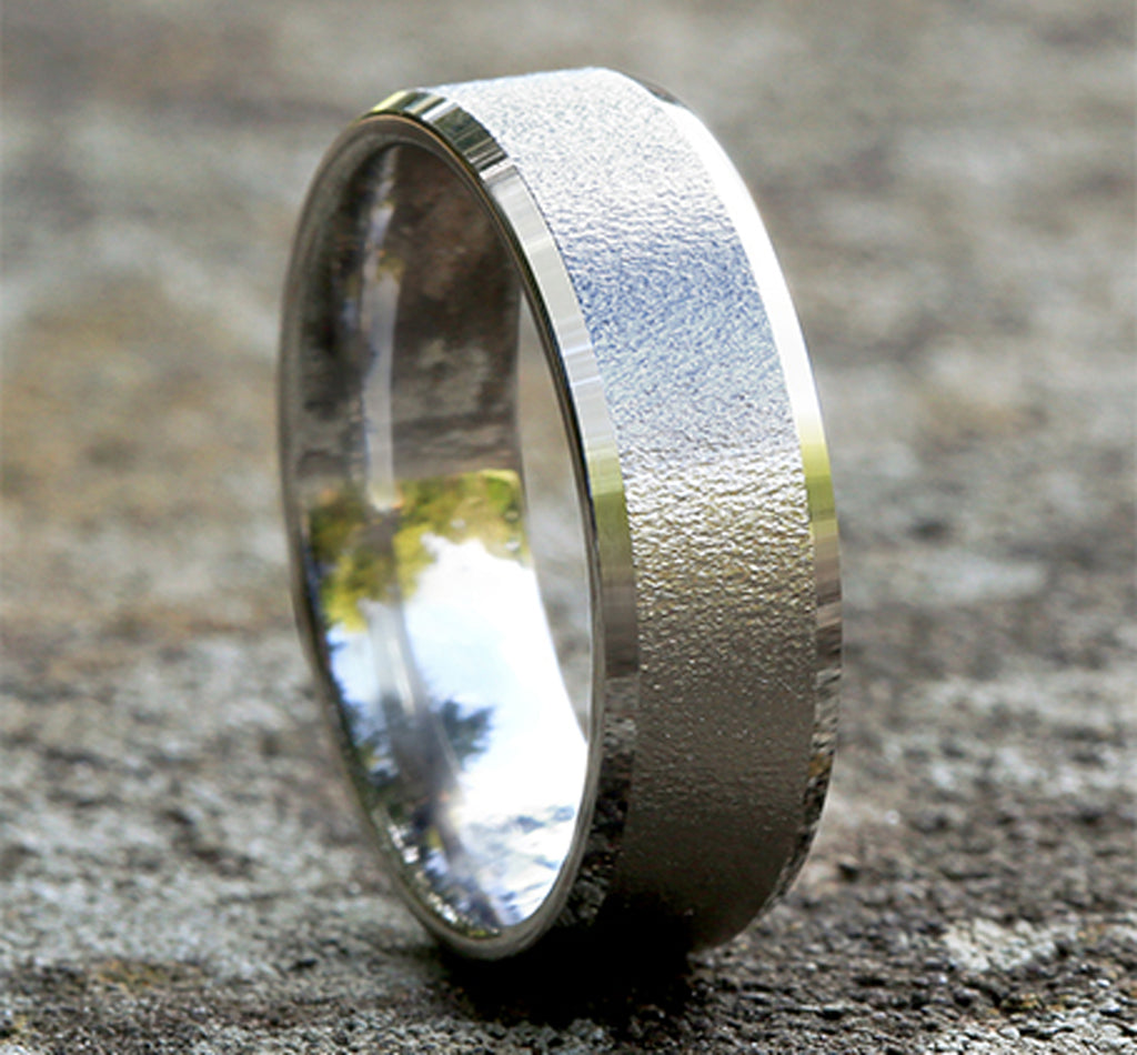 THE MAJOR 7mm, Comfort fit, 14K White Gold, Wire brush center, slightly beveled edges