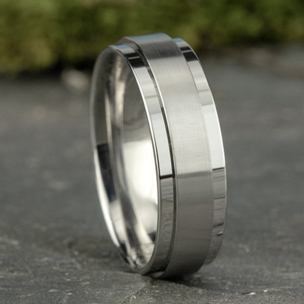 THE EXECUTIVE 7mm, Comfort fit, 14K White Gold, Satin center, polished bevel edges