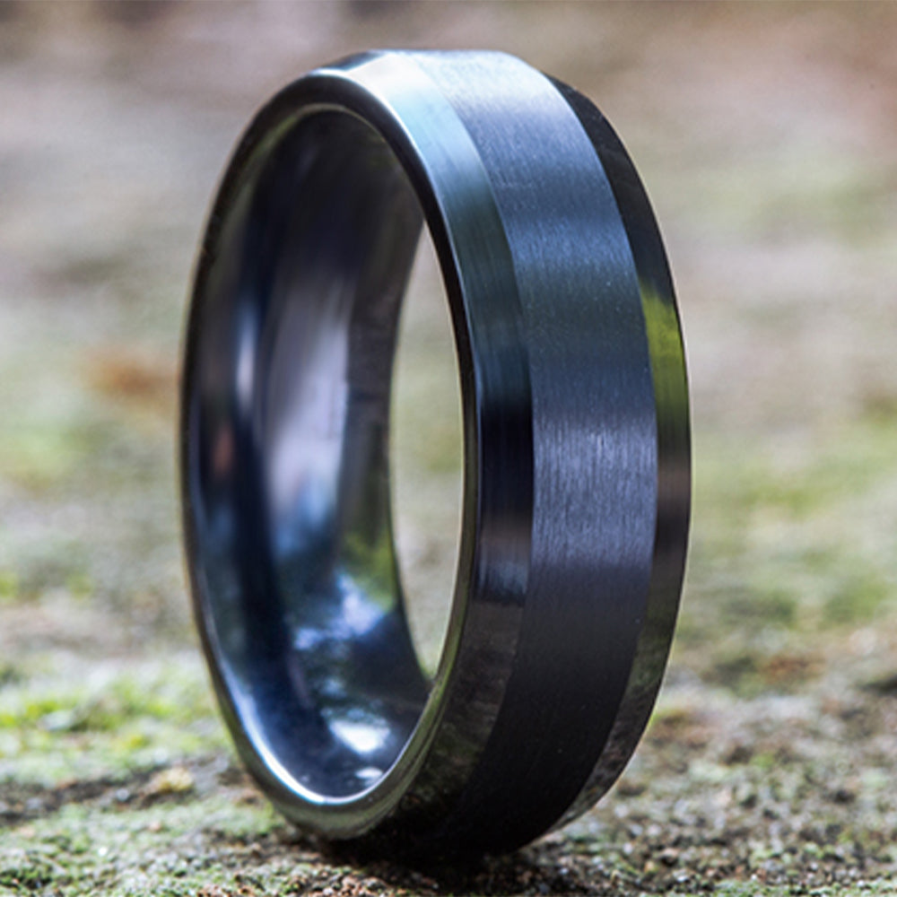 THE CHANCELLOR 7mm, Comfort fit, Black Titanium, Satin center, polished bevel edges
