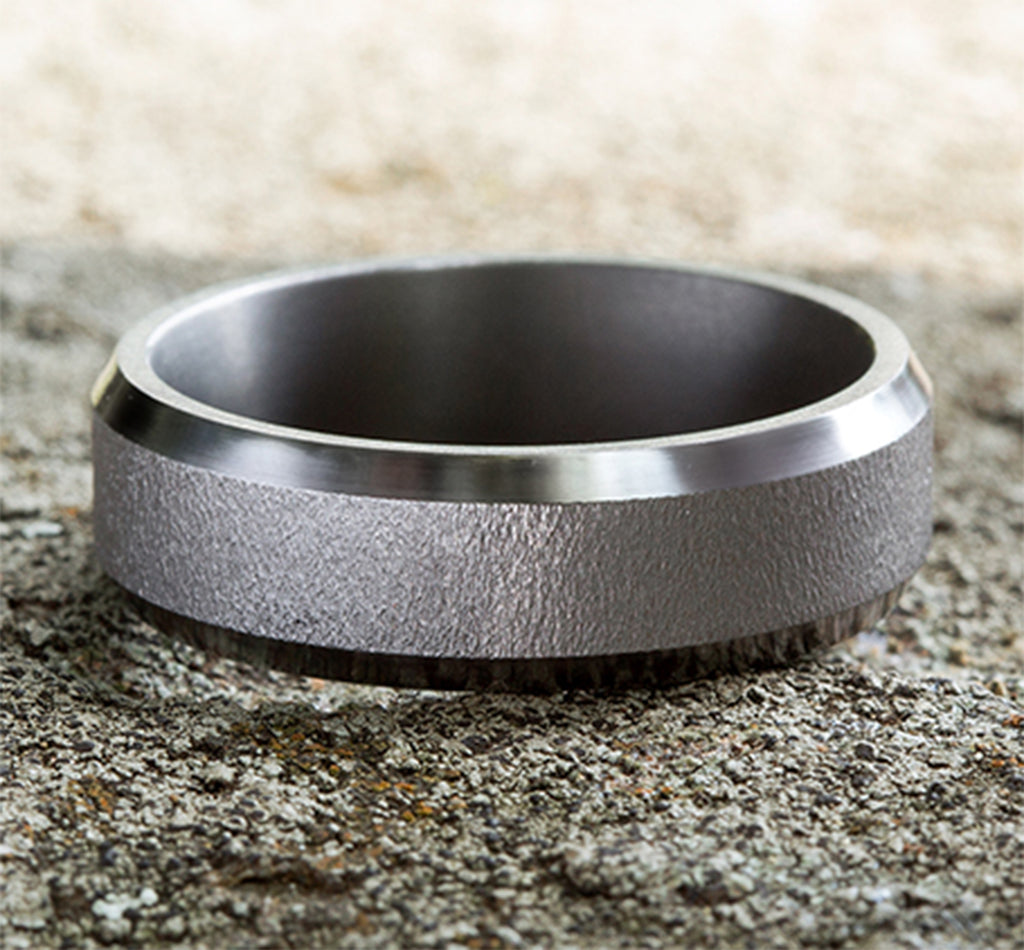 THE ALPHA 7mm, Comfort fit, Grey Tantalum, Wire brush center, bevel edges