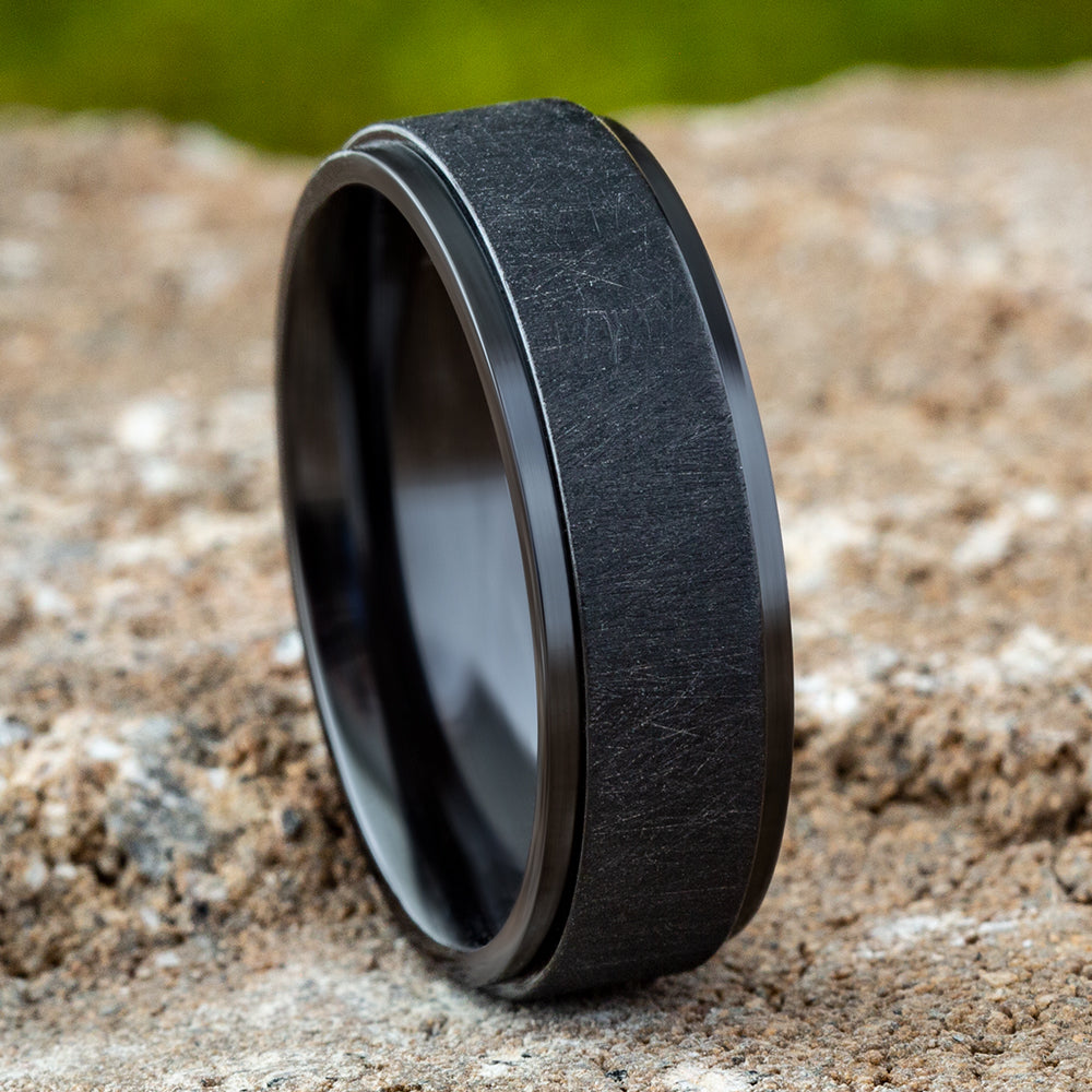 THE WHITMAN 7mm, Comfort fit, Black Titanium, Swirl finish, polished edges