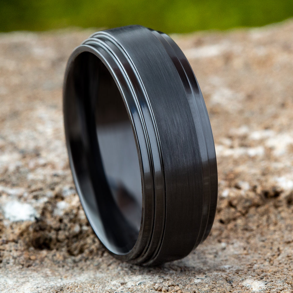 THE CADET 8mm, Comfort fit, Black Titanium, Satin center, polished double bevel edges