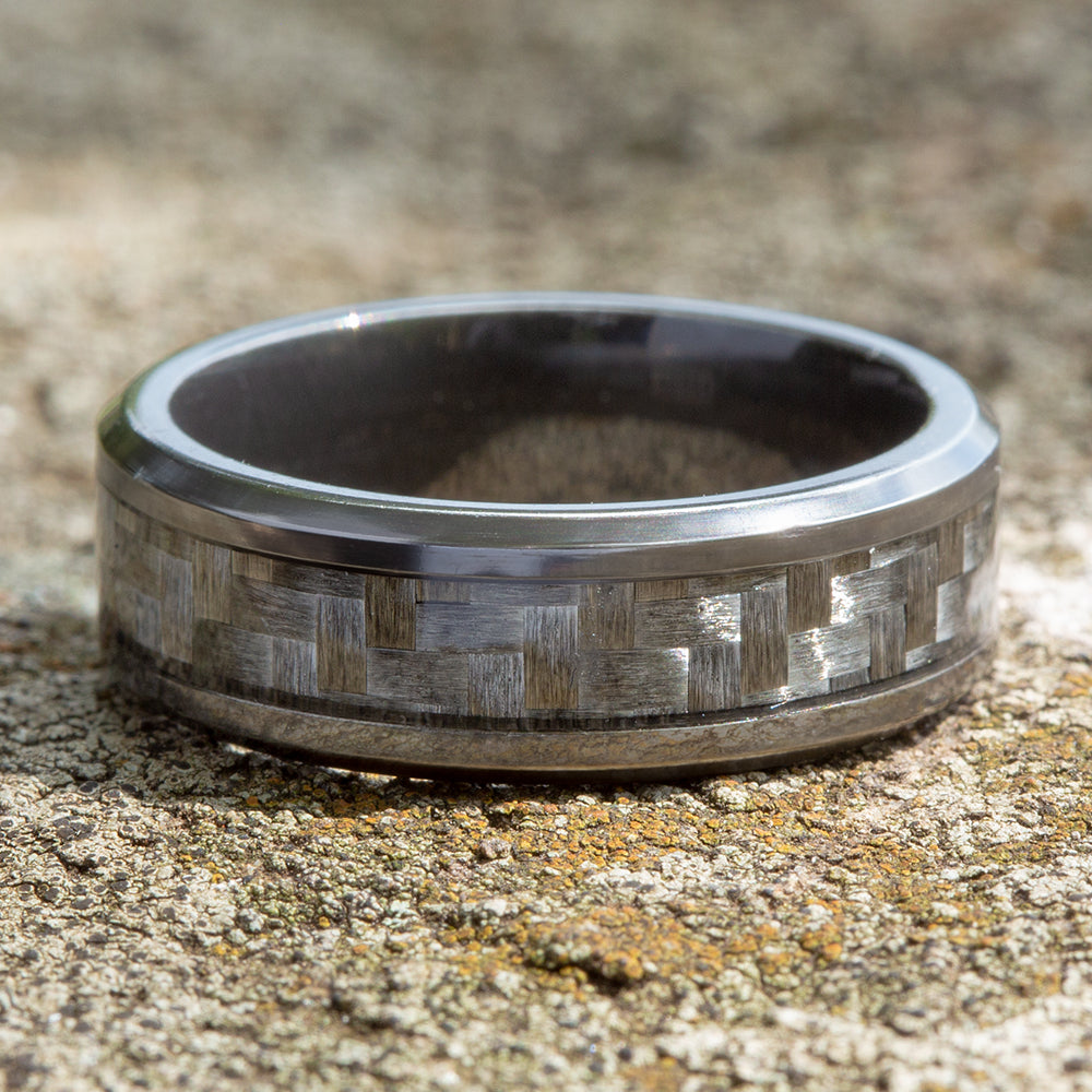 THE CHIEF 8mm, Comfort fit, Darkened Tantalum and Grey Carbon Fiber, Carbon Fiber center, polished bevel edges