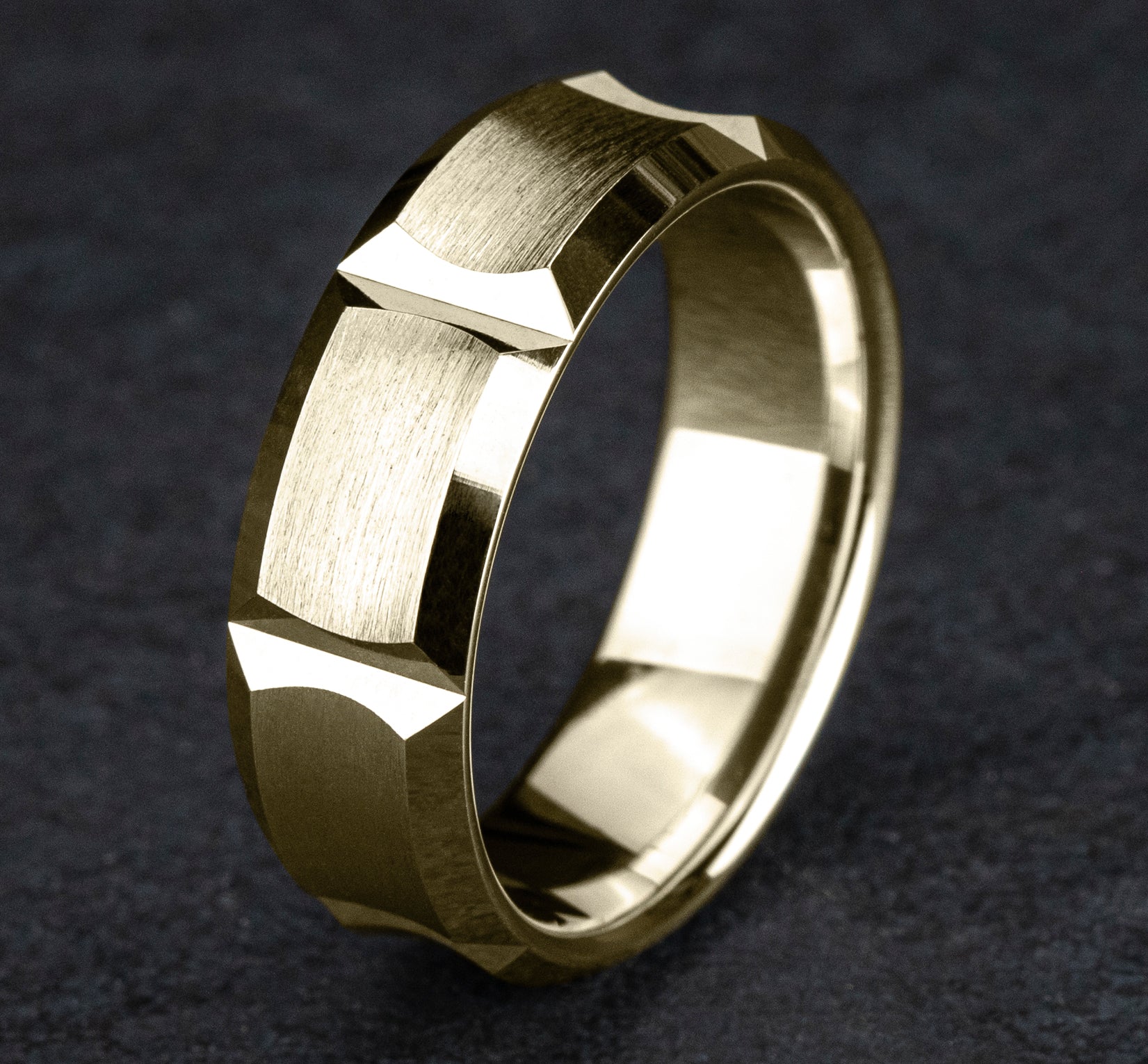 THE GAUNTLET 7.5mm, Comfort fit, 14K Yellow Gold, Satin finish with deep segmented cuts