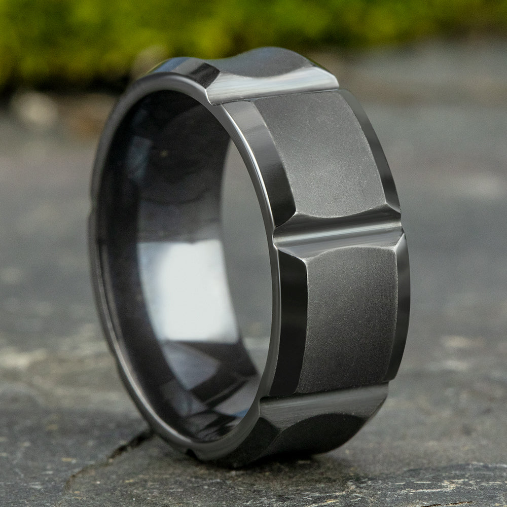 THE GAUNTLET 8mm, Comfort fit, Darkened Tantalum, Powder coated with deep segmented cuts