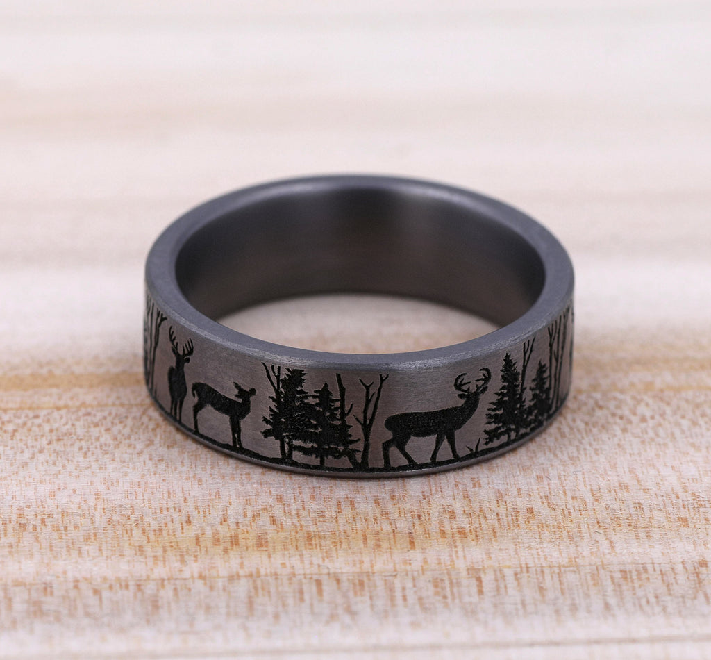 THE WHITETAIL 7mm, Comfort fit, Grey Tantalum, Forest scenic design