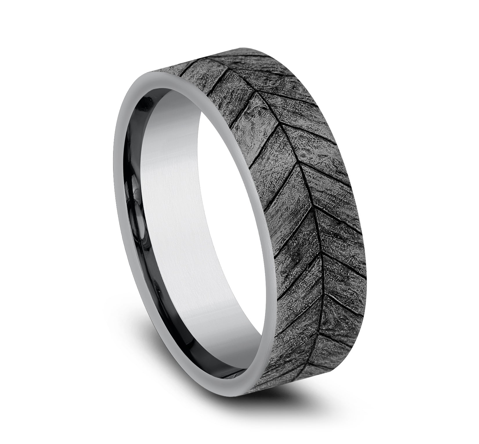 THE CHEVRON 7mm, Comfort fit, Grey Tantalum, Chevron wood pattern