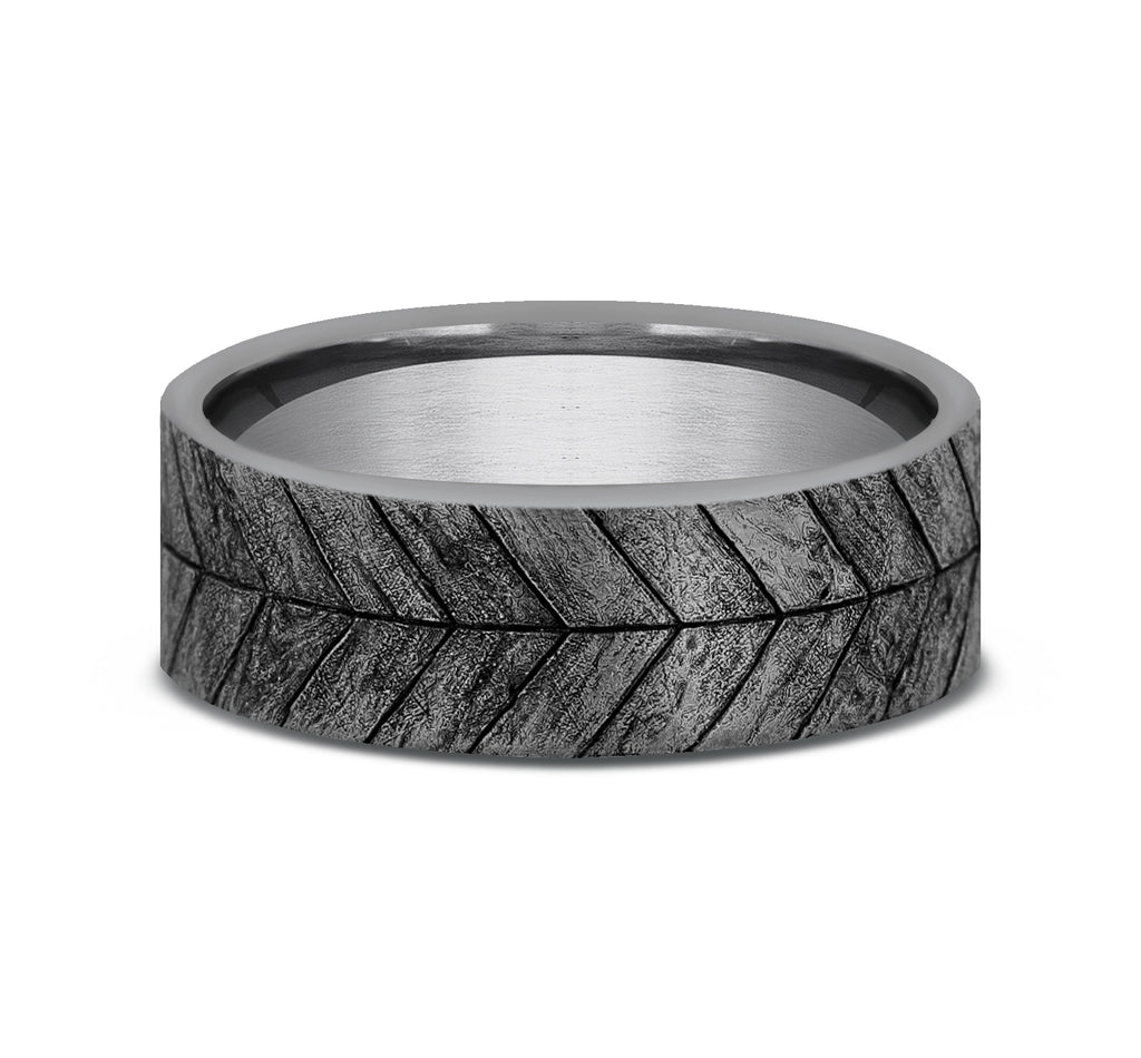 THE CHEVRON 7mm, Comfort fit, Grey Tantalum, Chevron wood pattern