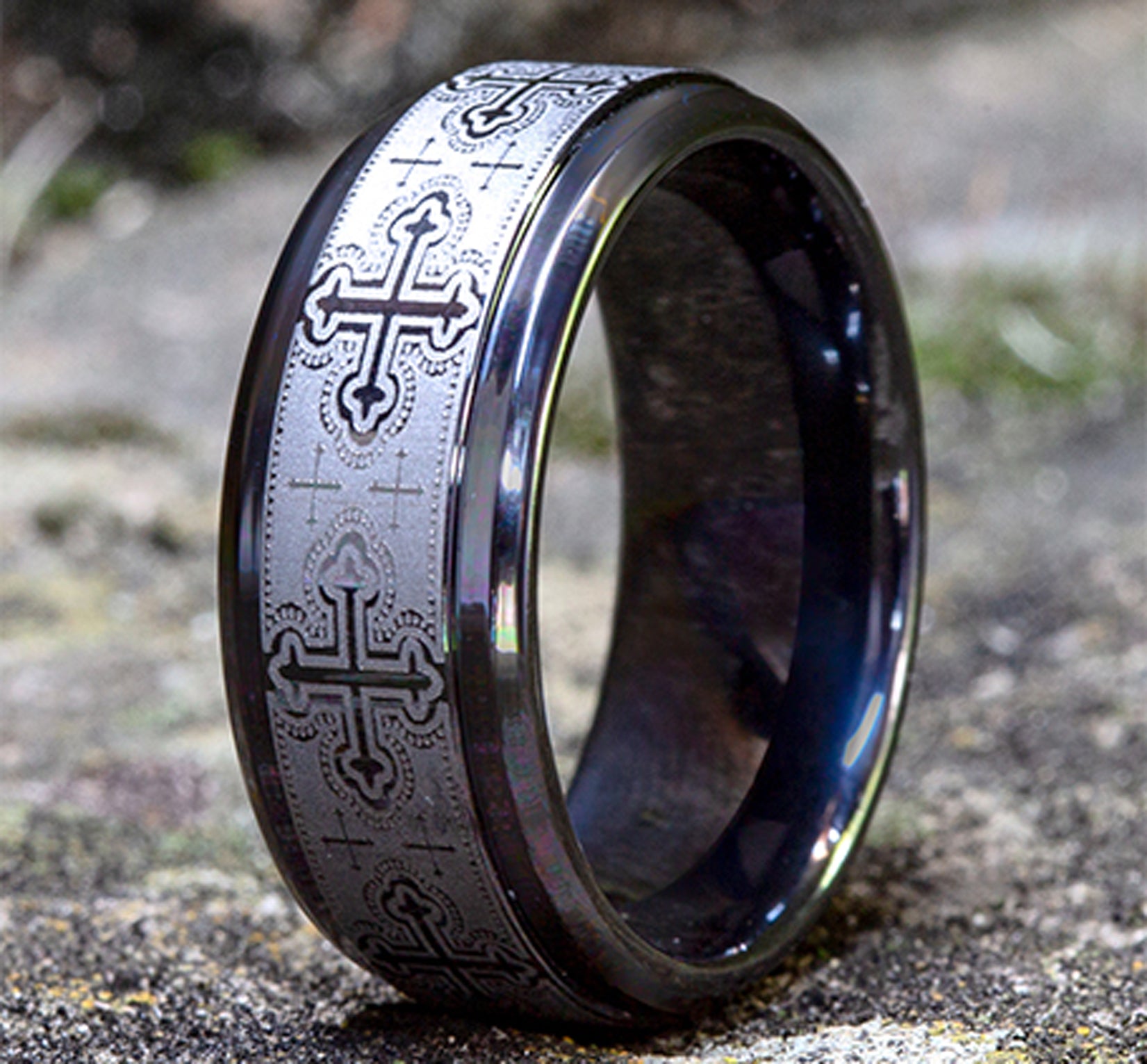 THE CRUSADER 9mm, Comfort fit, Black Titanium, Cross pattern, polished bevel edges