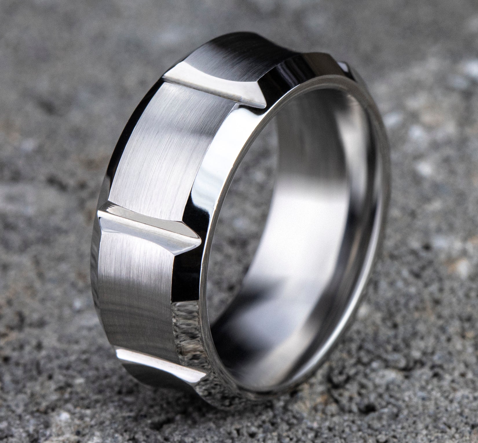 THE GAUNTLET 9mm, Comfort fit, White Cobalt, Satin finish with deep segmented cuts