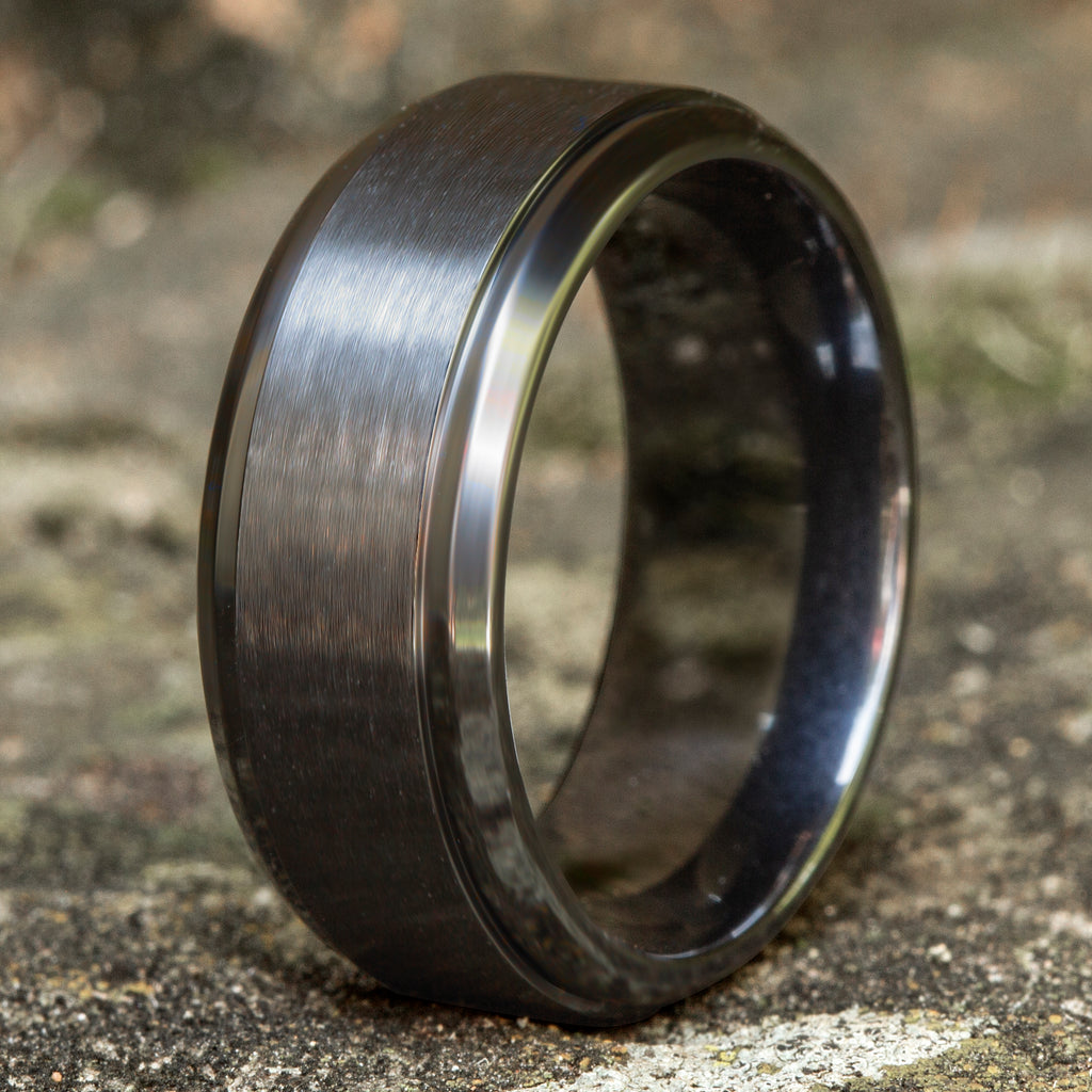 THE DUKE 9mm, Comfort fit, Black Titanium, Satin center, polished bevel edges