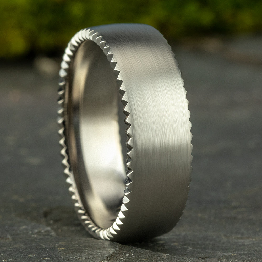 THE SOVEREIGN 7.5mm, Comfort fit, 14K White Gold, Satin finish, rivet coin edge cuts