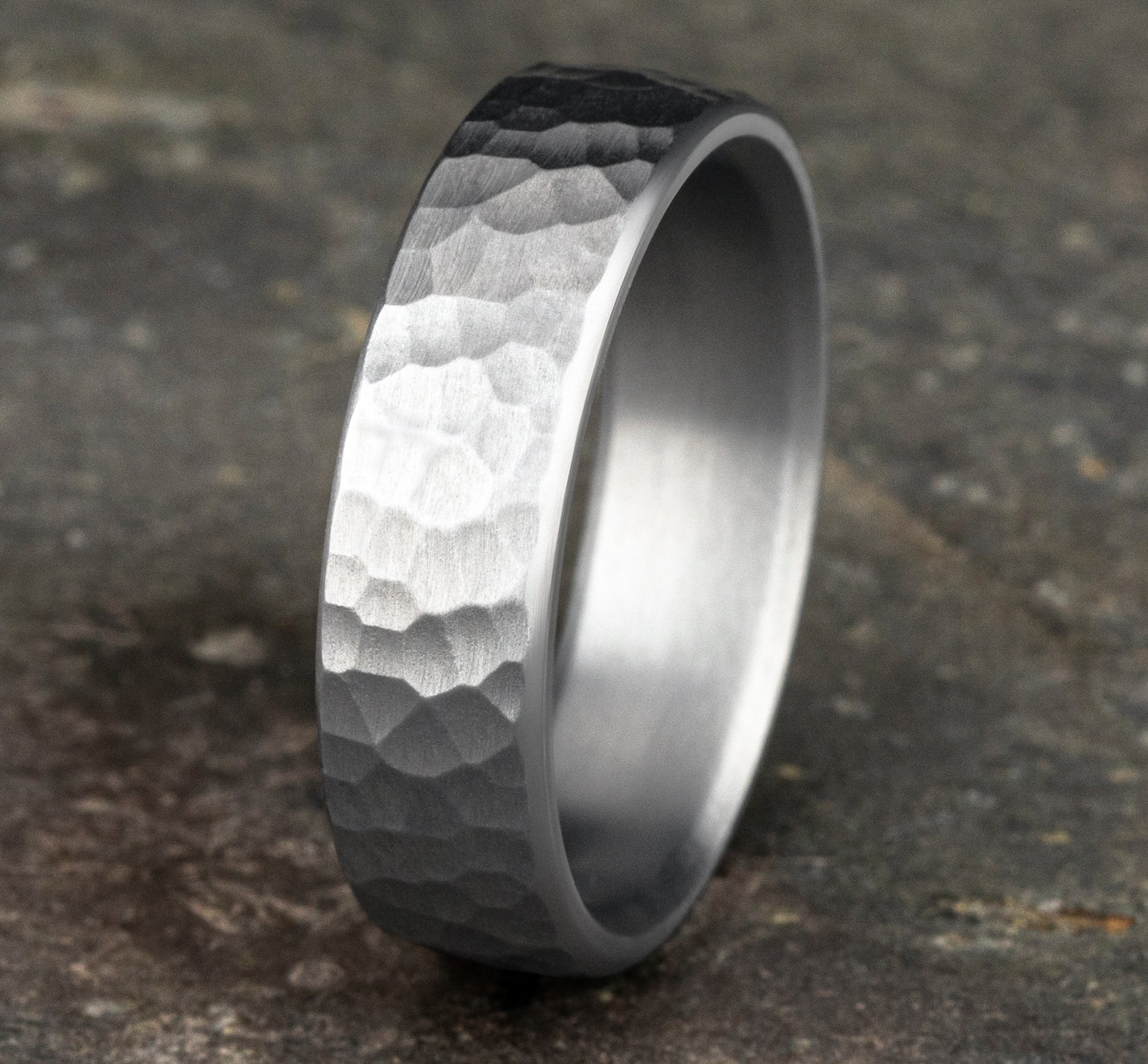 THE SHREDDER 6.5mm, Comfort fit, 14K White Gold, Hammered finish