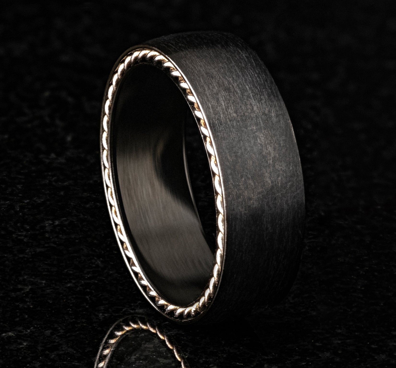 THE PORT 7.5mm, Comfort fit, Black Titanium, Satin finish, rope detailed edges