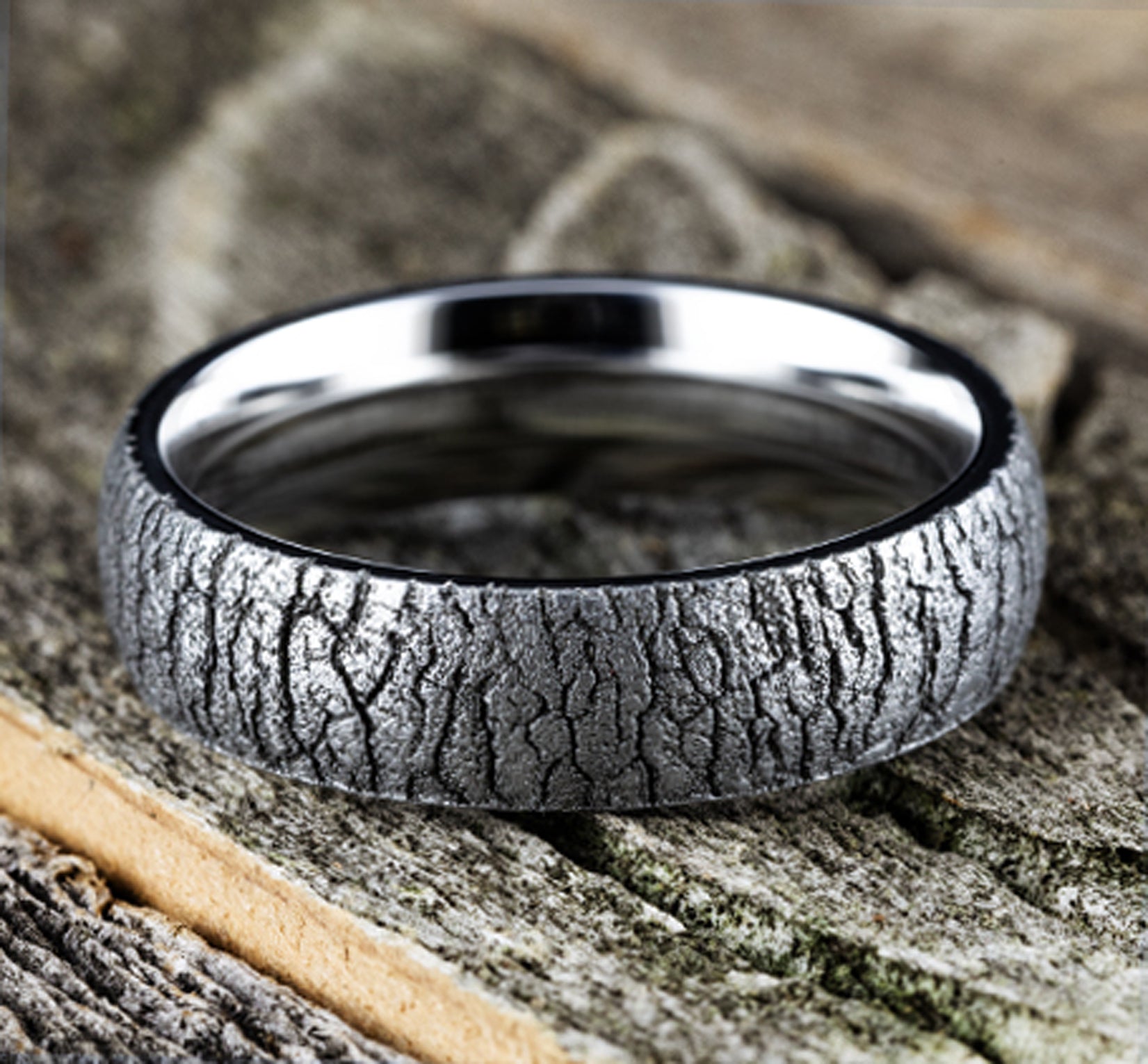 THE LINDEN 6mm, Comfort fit, White Cobalt, Tree bark patterned center