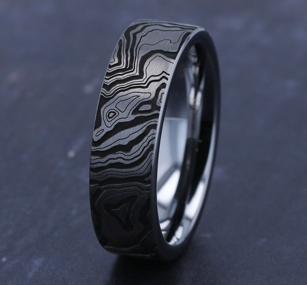THE EXPLORER 7mm, Comfort fit, Tungsten, Topography pattern