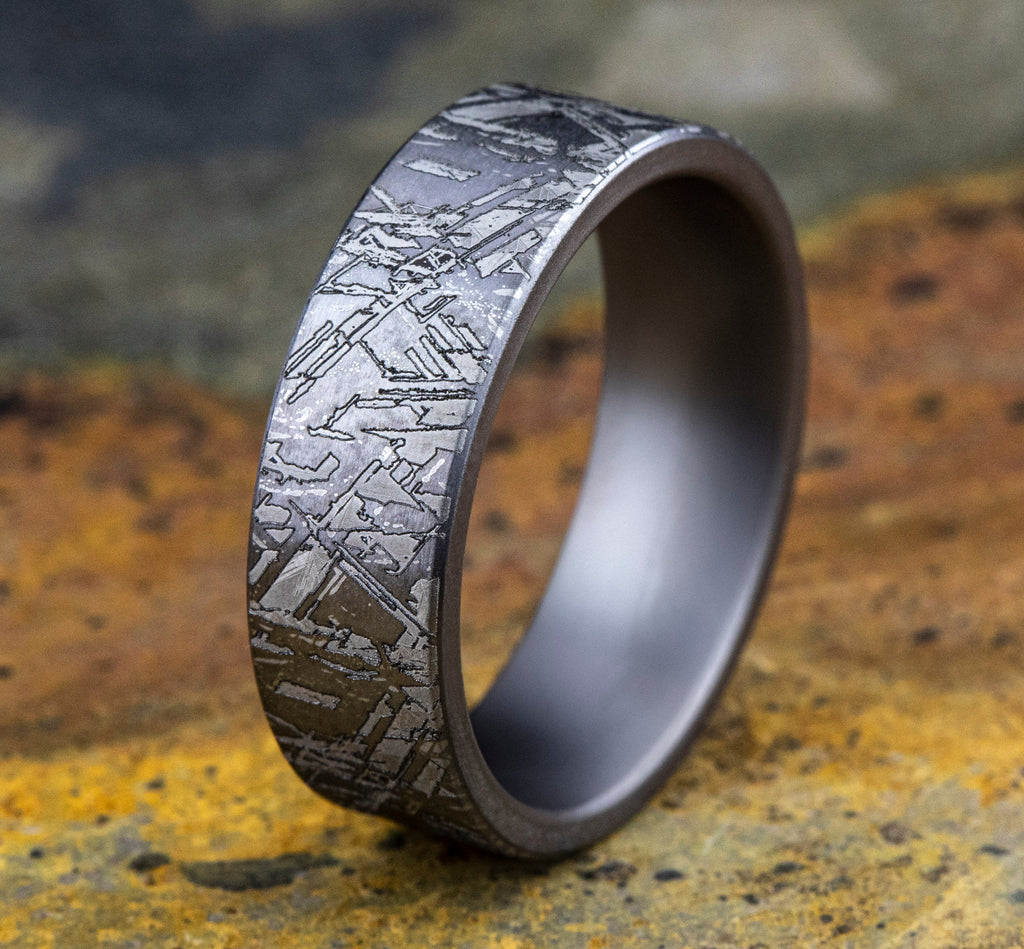 THE DIABLO 7mm, Comfort fit, Grey Tantalum, Meteorite pattern