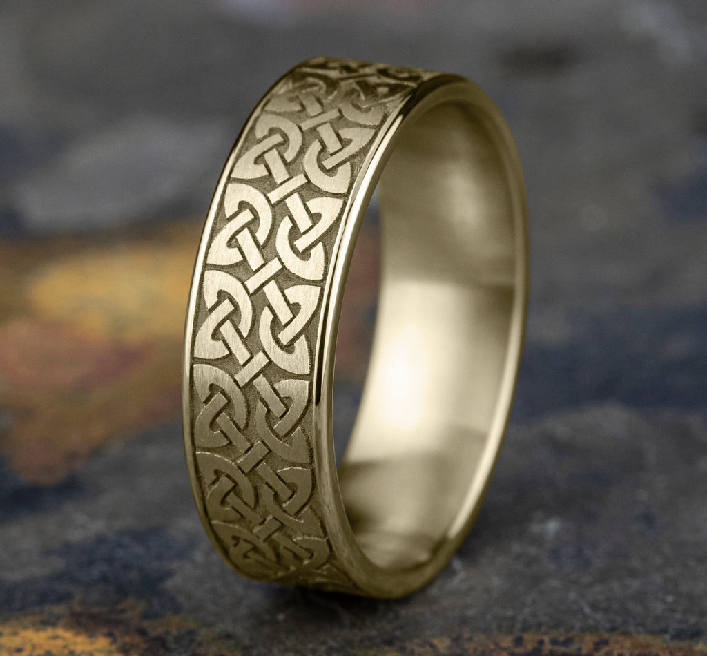 THE BLARNEY 7mm, Comfort fit, 18K Yellow Gold, Quaternary knot designed center