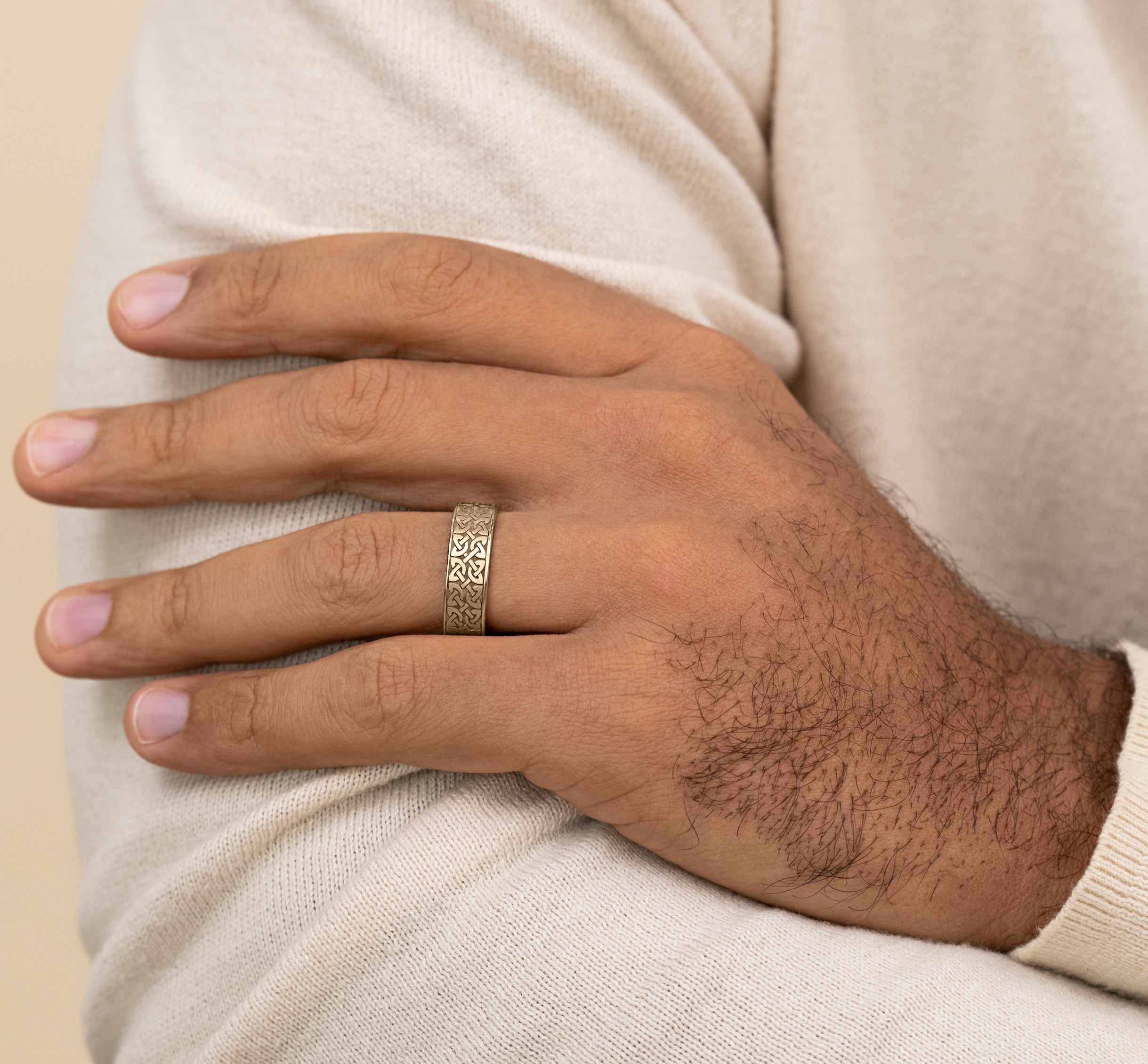 THE BLARNEY 7mm, Comfort fit, 18K Yellow Gold, Quaternary knot designed center