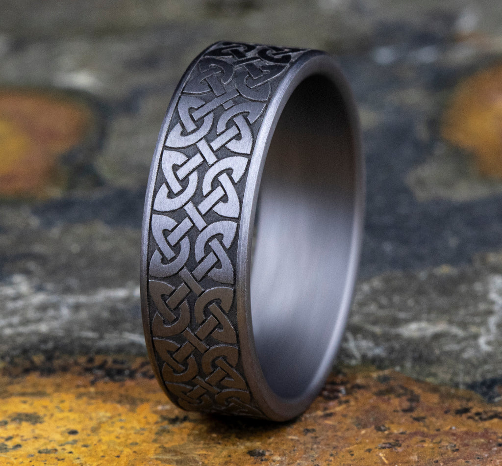 THE BLARNEY 7mm, Comfort fit, Grey Tantalum, QuaternaryÂ knot, straight edges