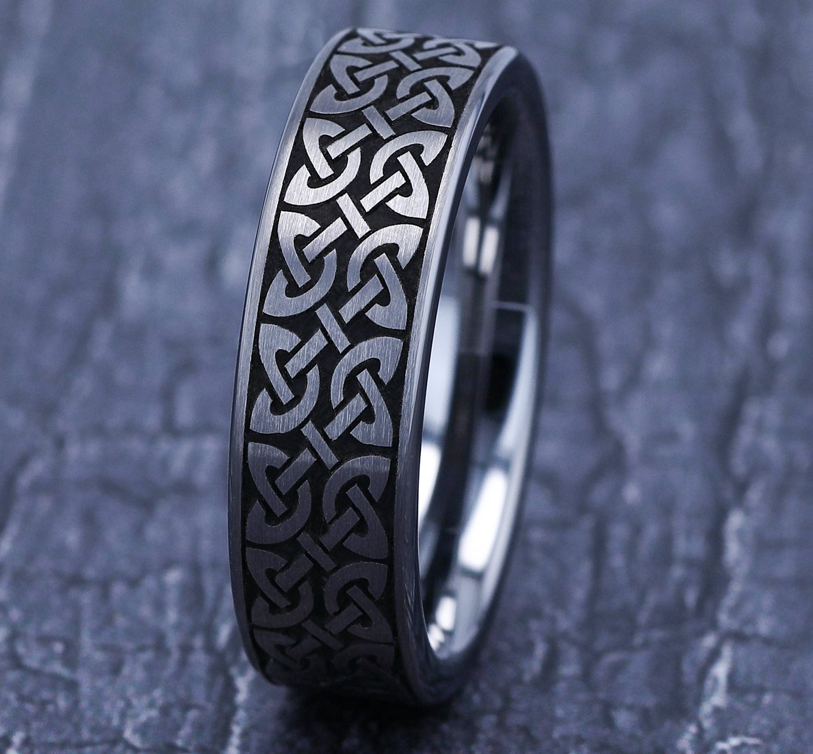 THE BLARNEY 7mm, Comfort fit, Tungsten, Quaternary knot designed center