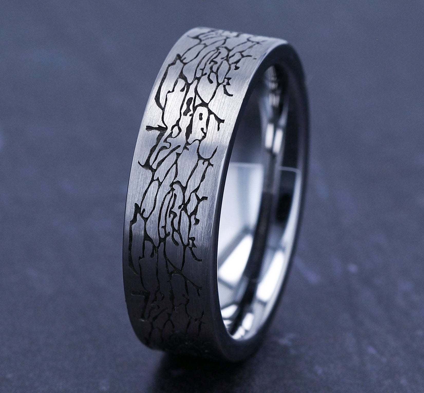 THE AVALON 7mm, Comfort fit, Tungsten, Fractured rock pattern