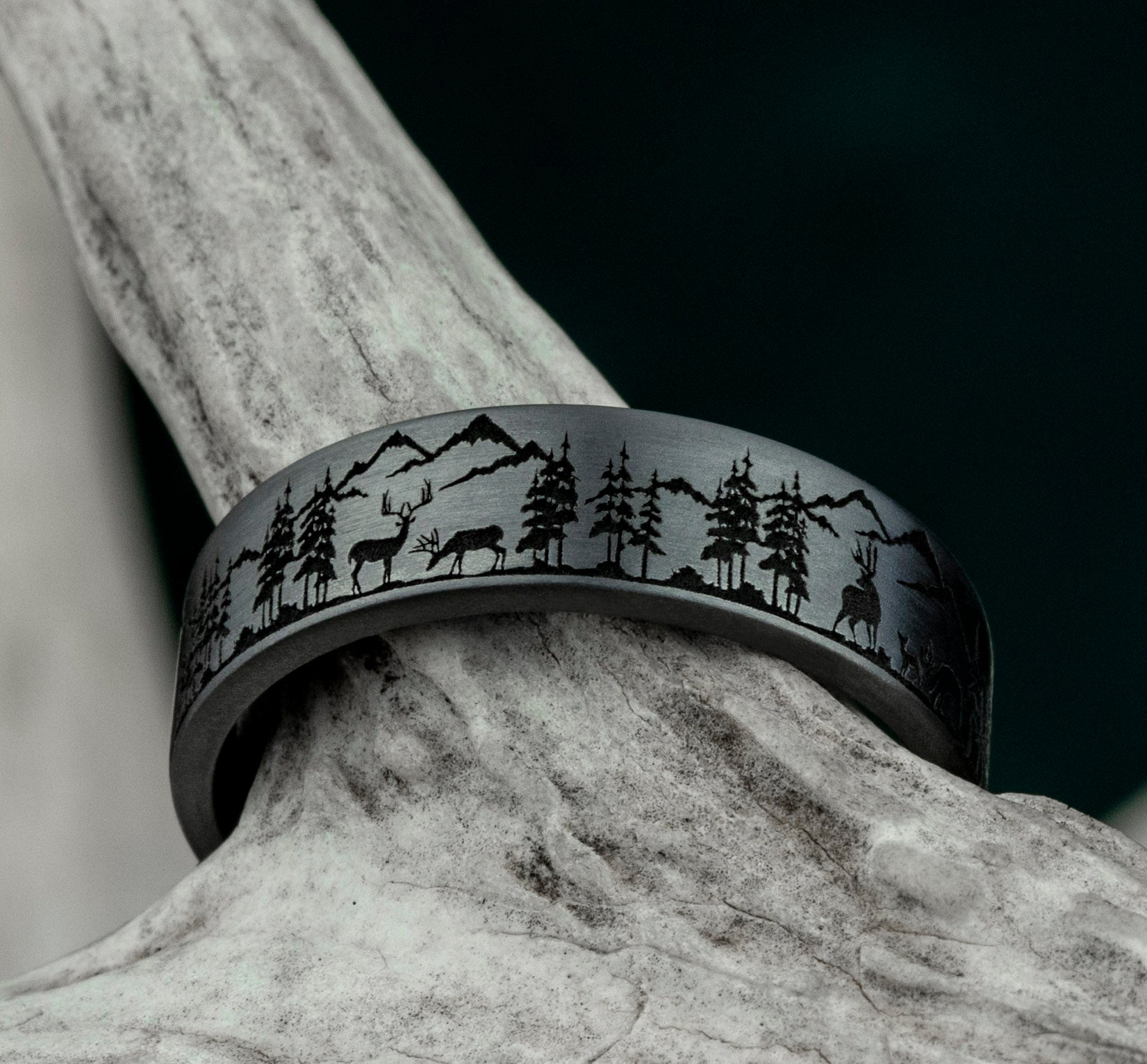 THE STAG 7mm, Comfort fit, Grey Tantalum, Nature scene with mountains, deer, and trees
