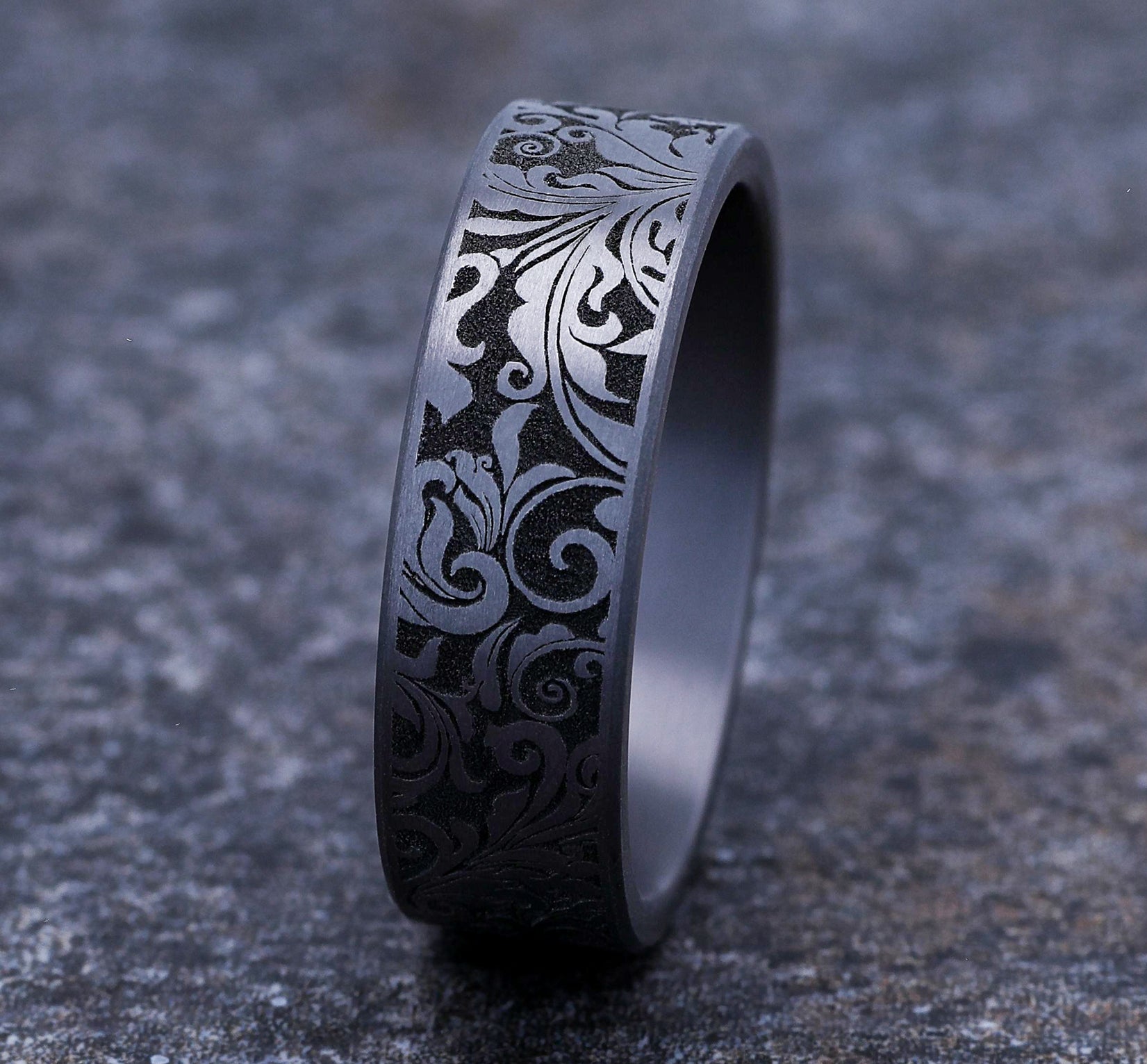 THE VINE 7mm, Comfort fit, Grey Tantalum, Leaf script pattern