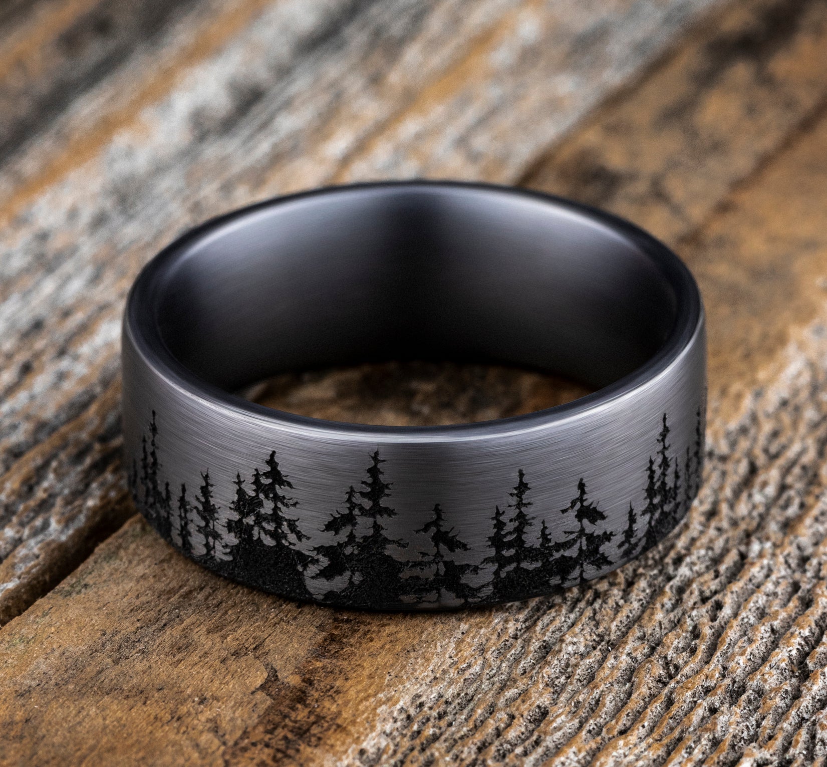 THE CEDAR 8mm, Comfort fit, Grey Tantalum, Treeline pattern