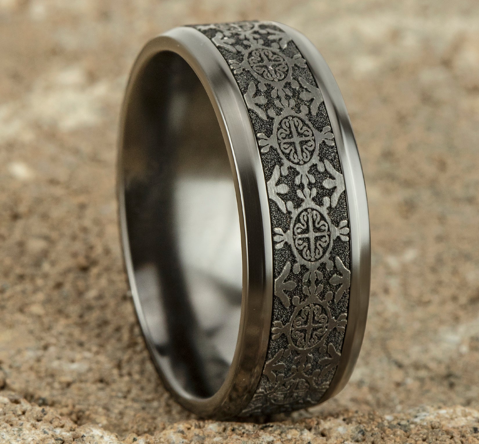 THE SAINT 8mm, Comfort fit, Grey Tantalum, Intricate patterned center, polished bevel edges