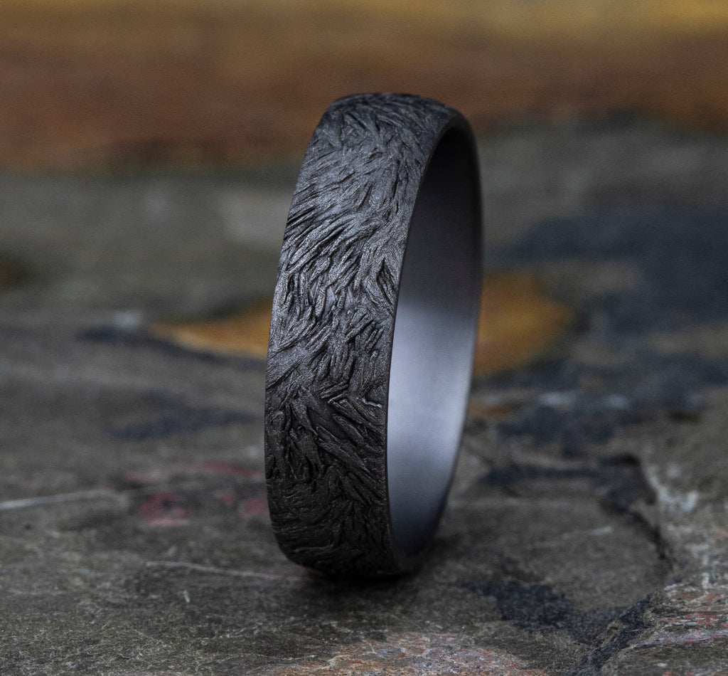 THE TAMLIN 6mm, Comfort fit, Grey Tantalum, Lion mane texture