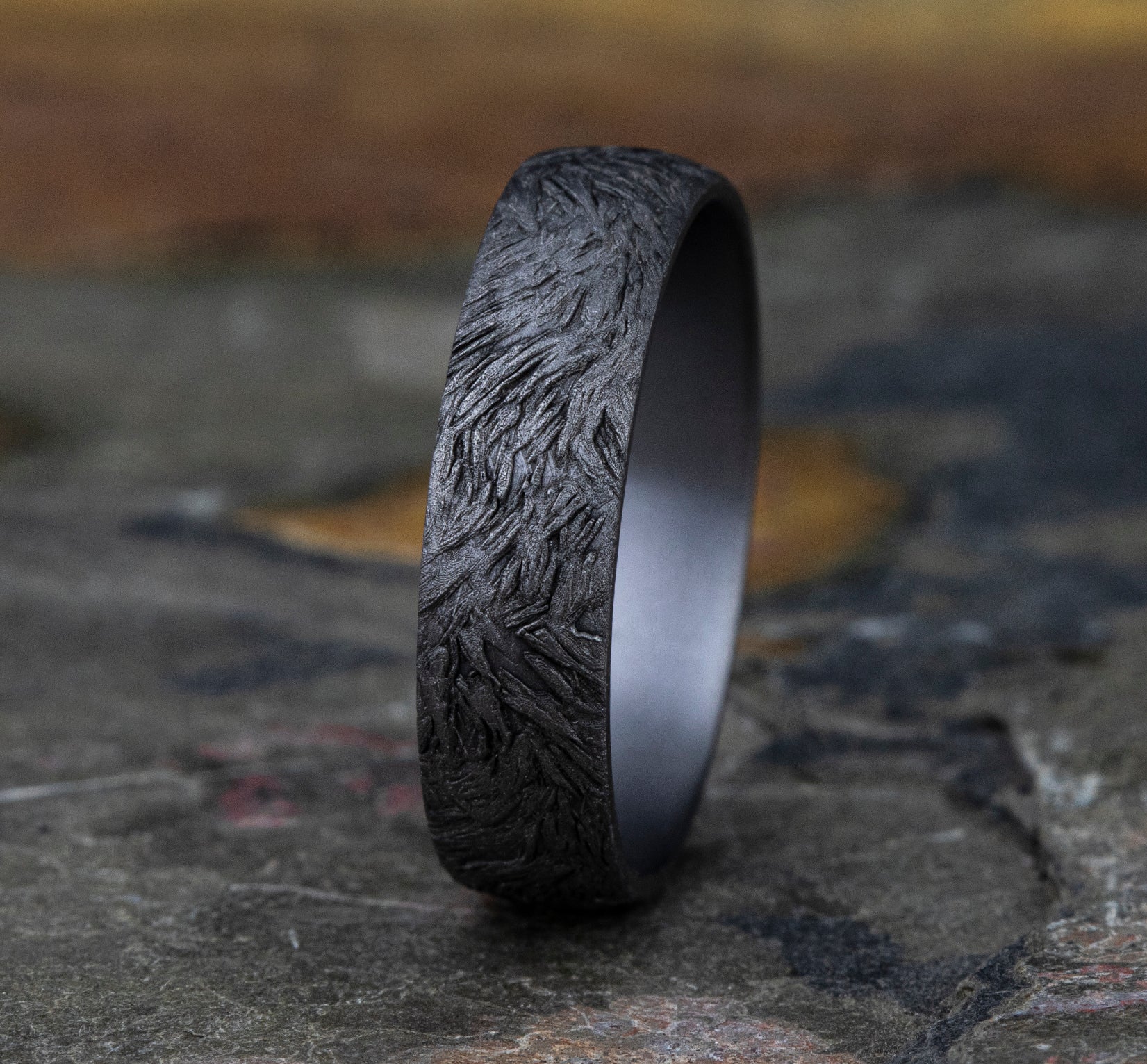 THE TAMLIN 6mm, Comfort fit, Grey Tantalum, Lion mane texture