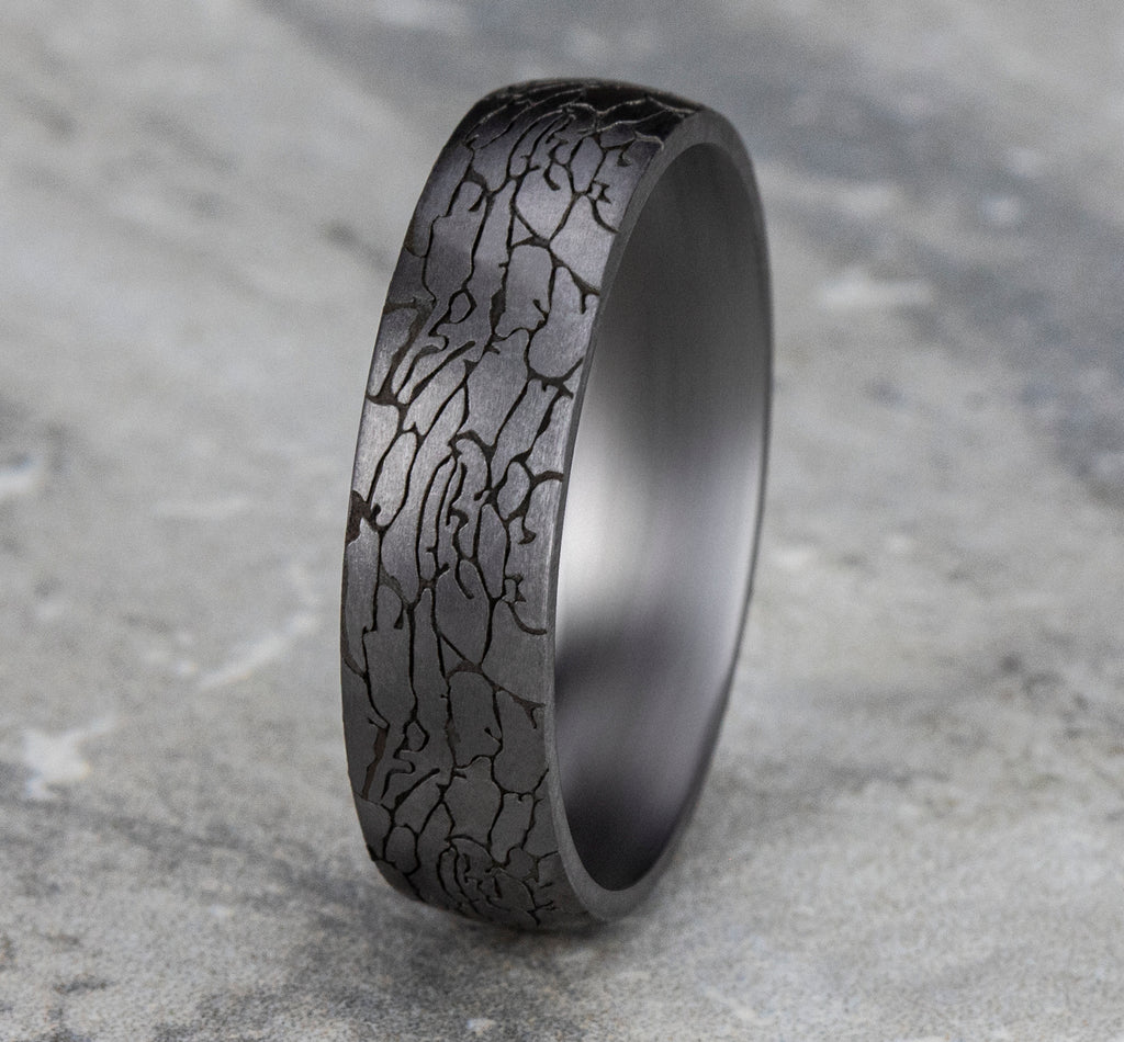 THE AVALON 6mm, Comfort fit, Grey Tantalum, Fractured rock pattern